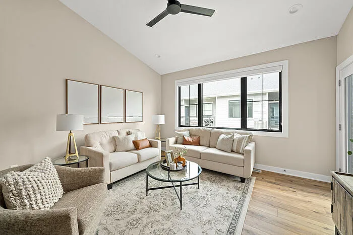 3 bed, 3.5 bath, 1950 sqft, $2,200 — Photo 4