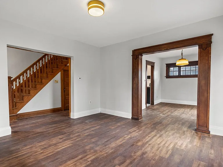 1213 W Jefferson Blvd — Photo 11