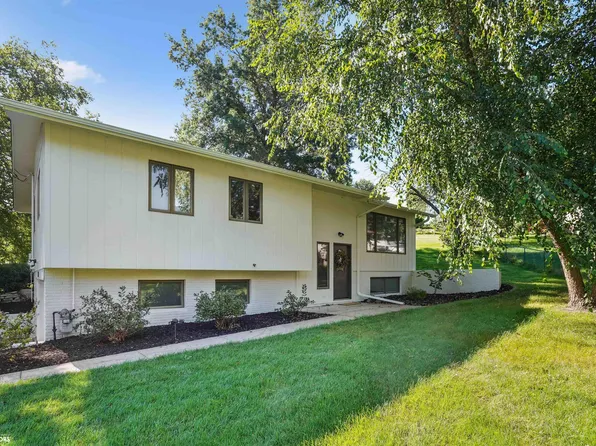 214 Terrace Dr, Oskaloosa, IA 52577