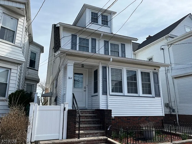 364 Chestnut St — Photo 1
