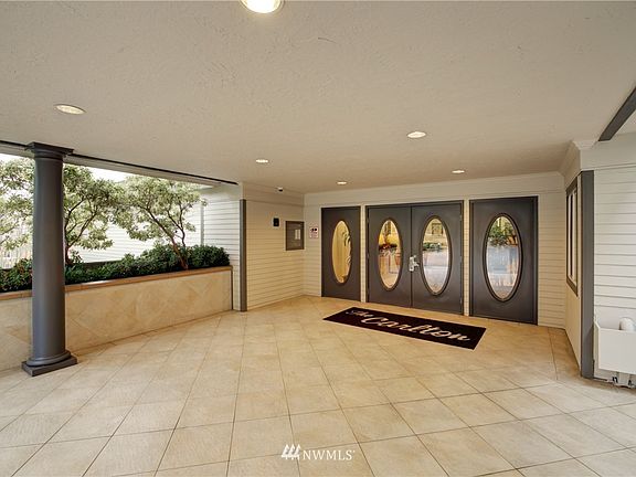 The Carlton main entry.