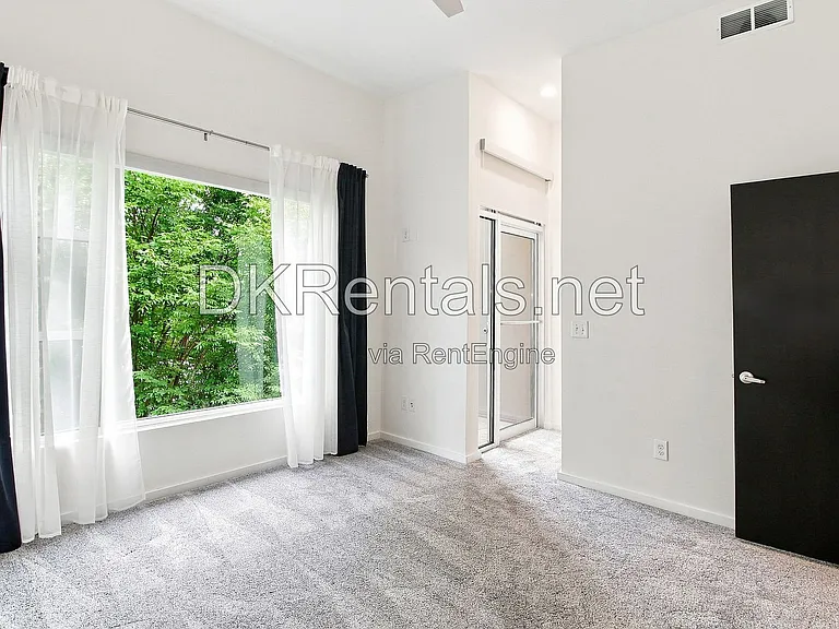 201 S Howard St SE #3 — Photo 11
