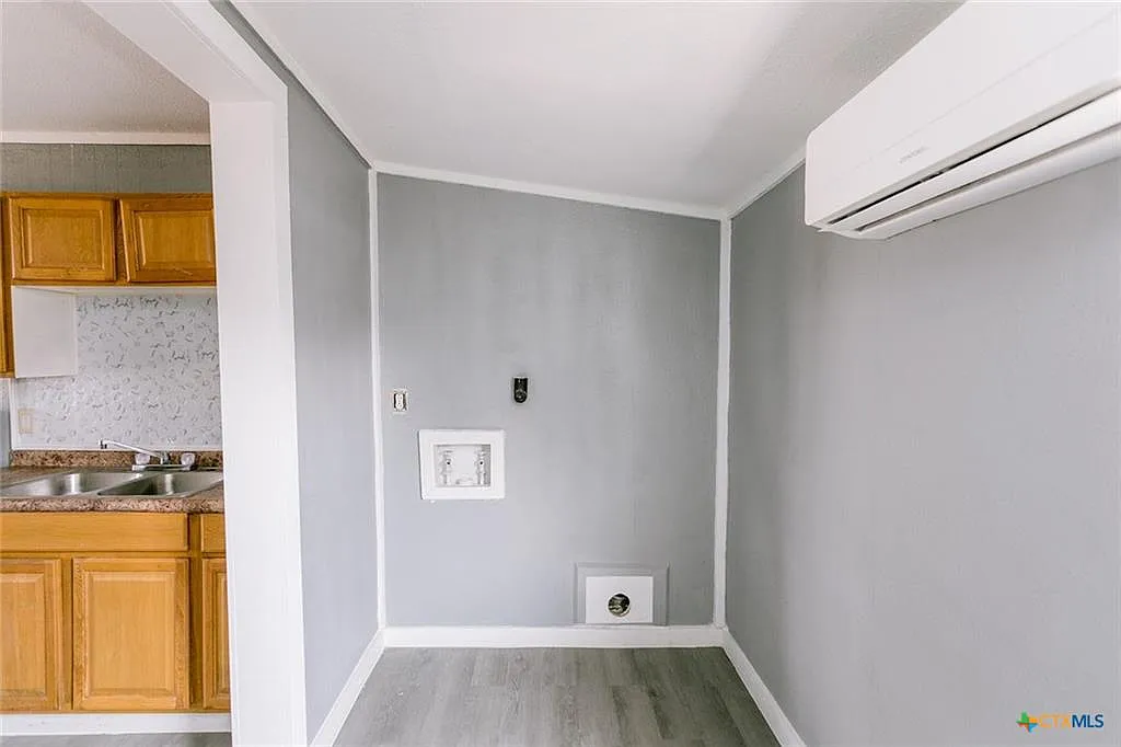 1002 Pine Street - 9 — Photo 4