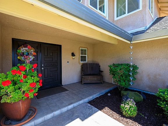 5th image of 77 Willow Glen Ave