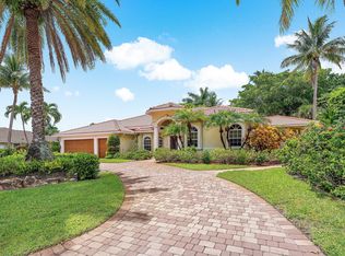 589 N Country Club Dr, Atlantis, FL 33462