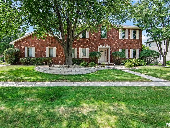 2nd image of 401 Colbrook Dr
