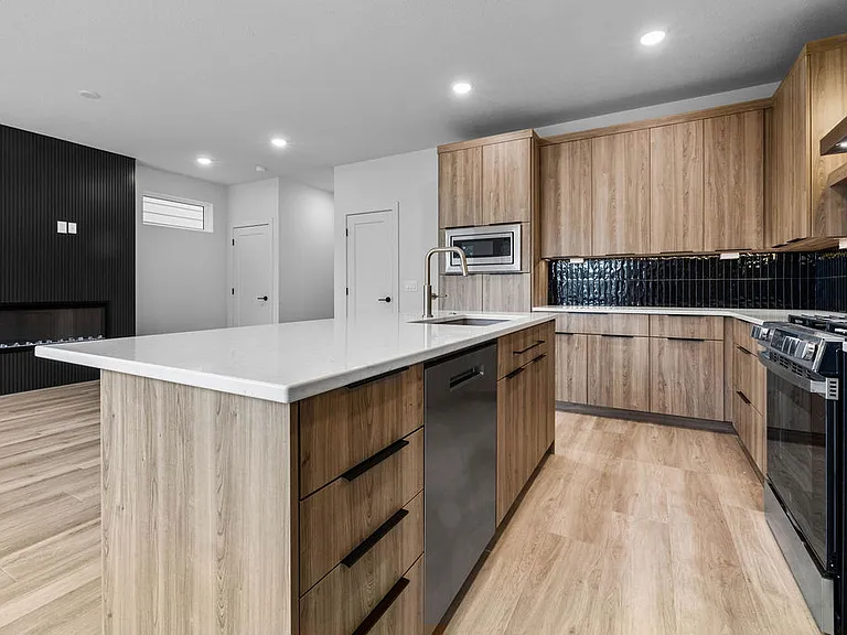 2025 S 56th St — Photo 13