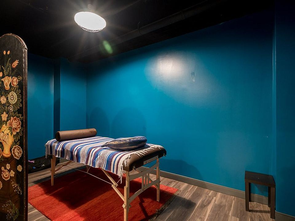 1st image of 3301 Henry Ave #422