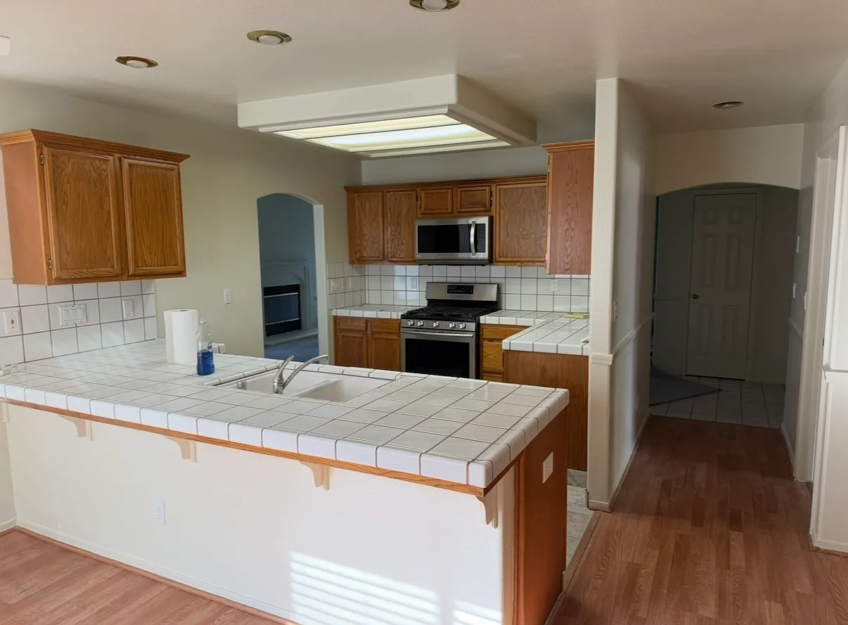 2273 N Babigian Ave — Photo 3