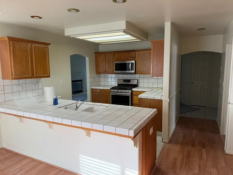2273 N Babigian Ave — Photo 3