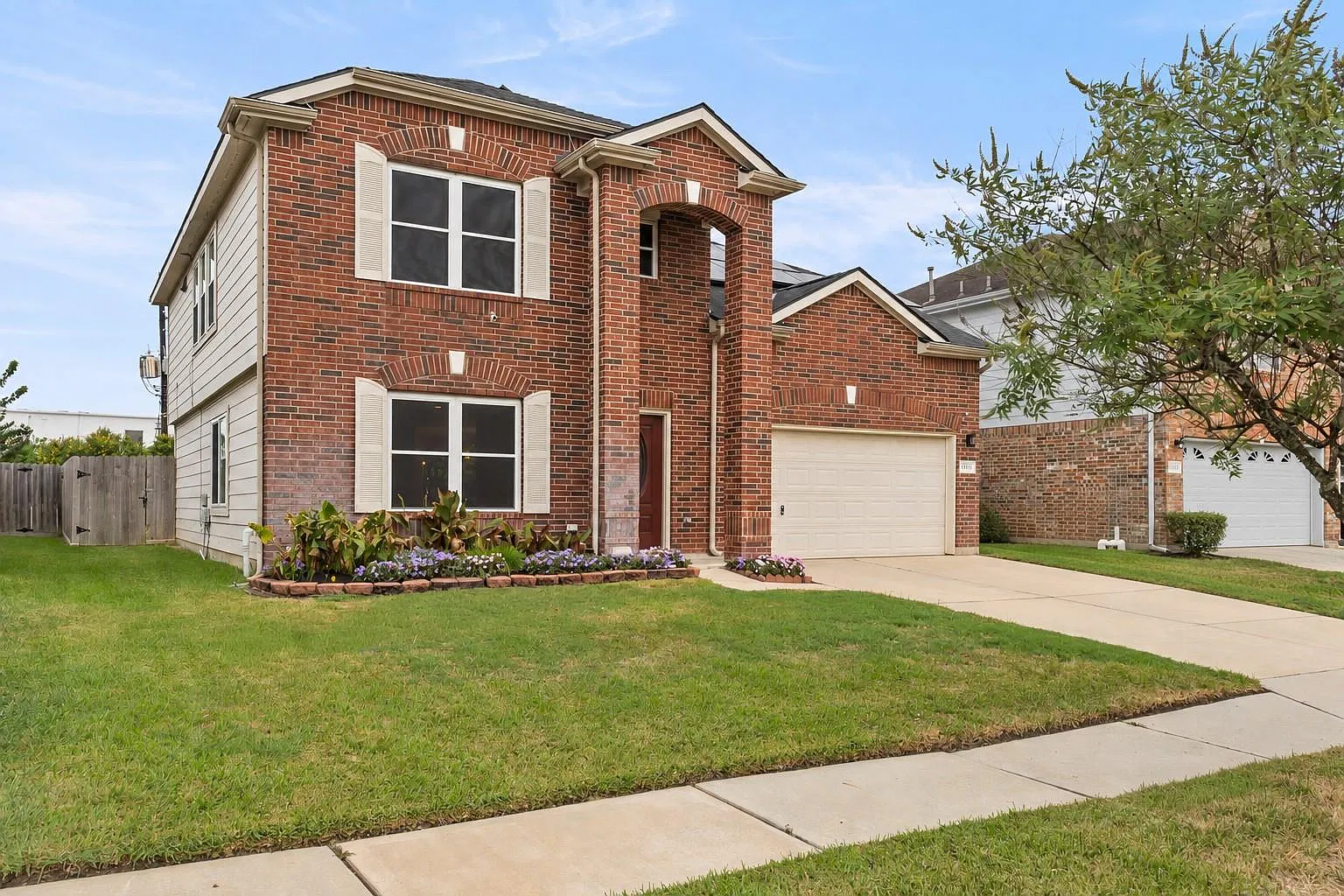 4 bed, 2.5 bath, 2650 sqft, $3,000 — Photo 1