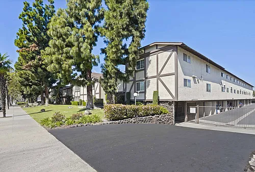 Stonehedge Apartments Photo 1