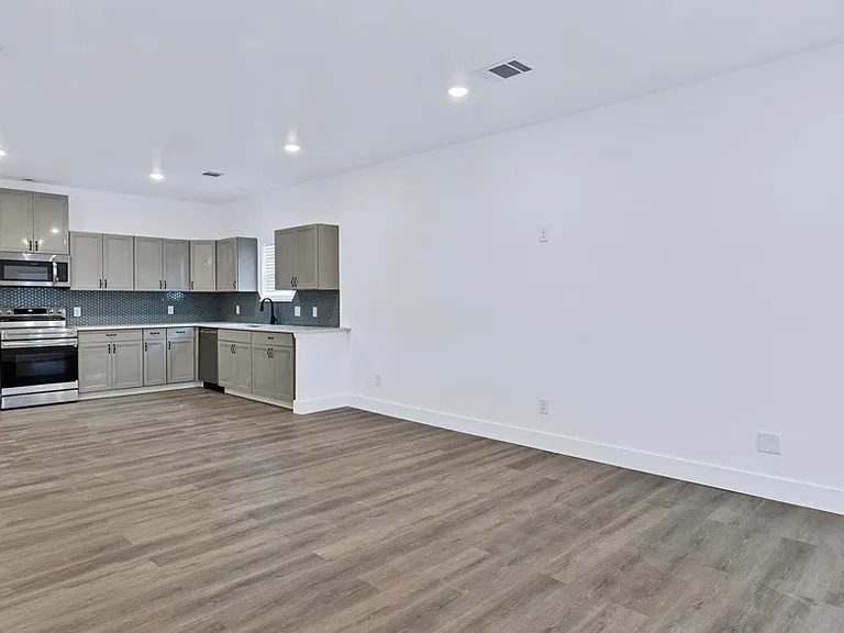 1027 W Coffin St — Photo 5
