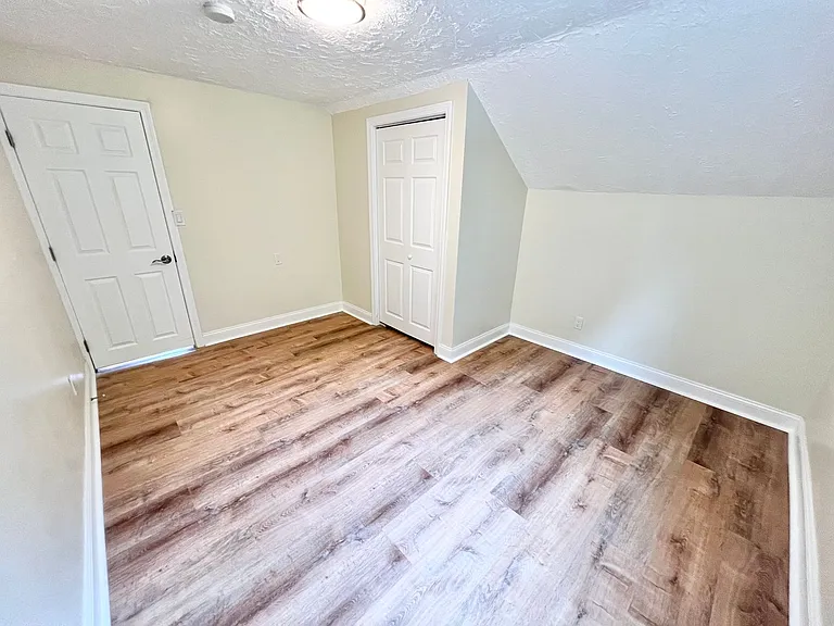 711 Pleasant St — Photo 23