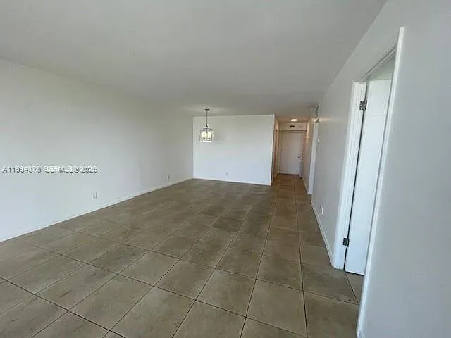 Dixiana Condo — Photo 2