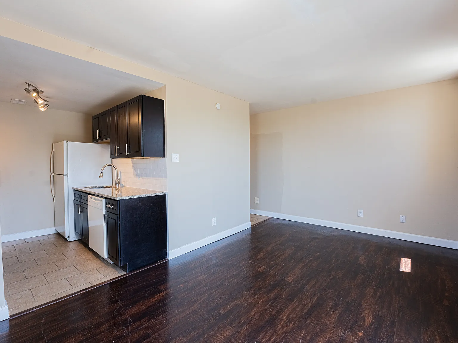 1 bed, $1,025 — Photo 3