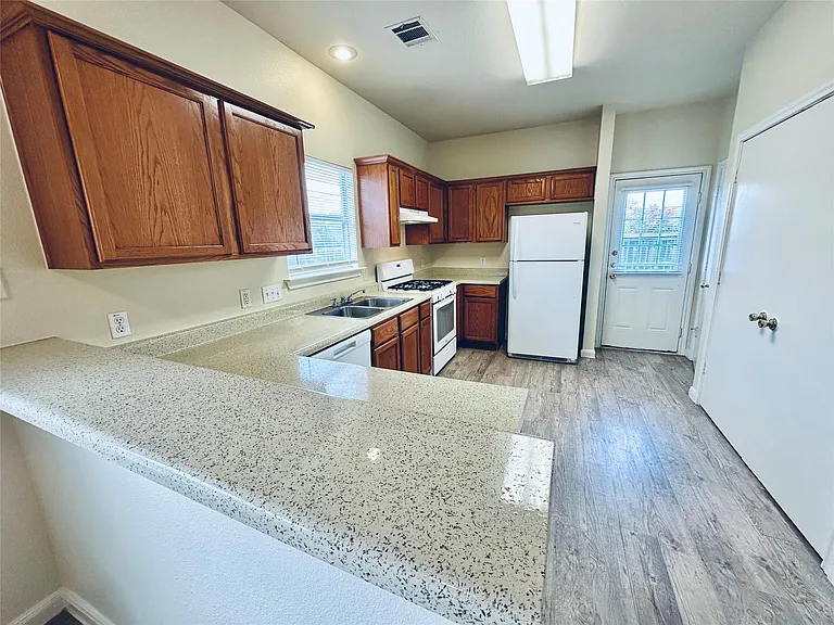 2873 Southampton Way #B — Photo 7