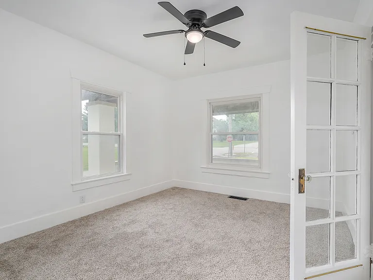 412 E Walker St — Photo 22