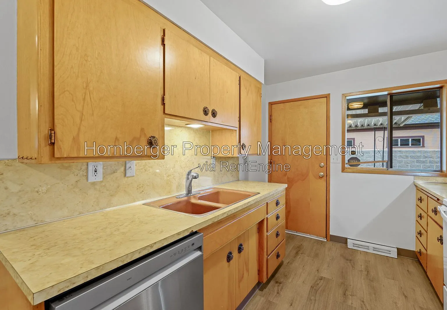 2 bed, 1.0 bath, 1969 sqft, $1,595 — Photo 4