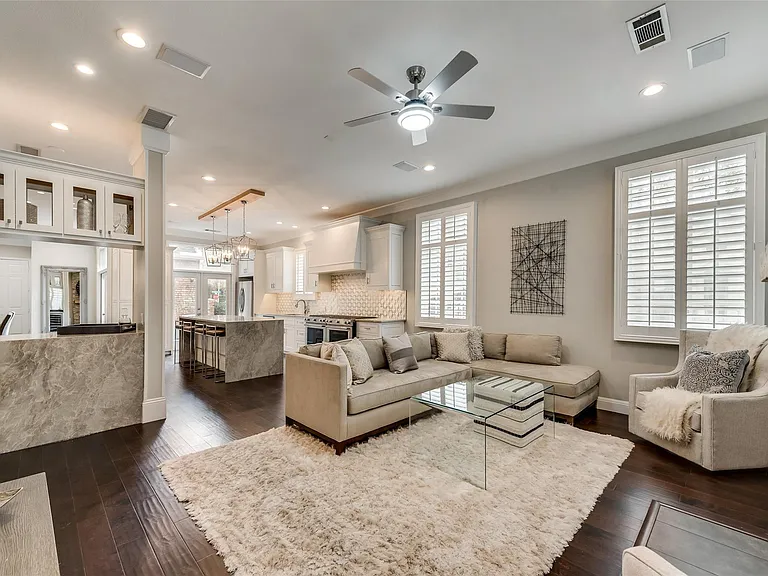 2902 N Pearl St — Photo 15