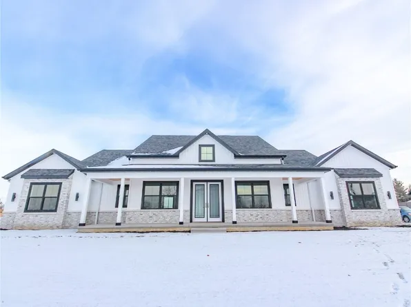 1050 Marks Way SW, Cedar Rapids, IA 52404