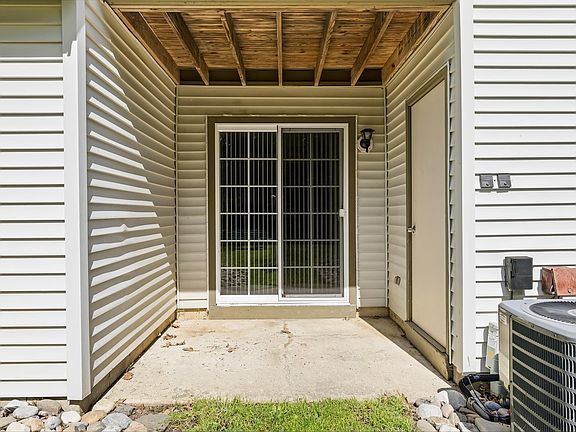 4th image of 69 Waterview Dr #33