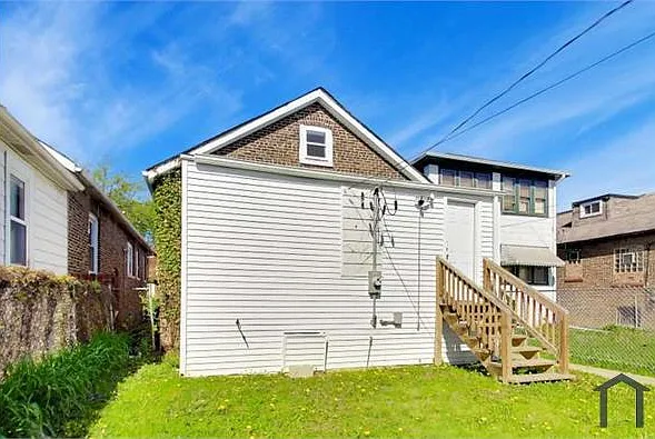 9549 S Calumet Ave — Photo 13