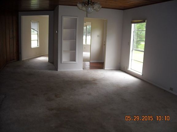 5th image of 15558 Hereford St