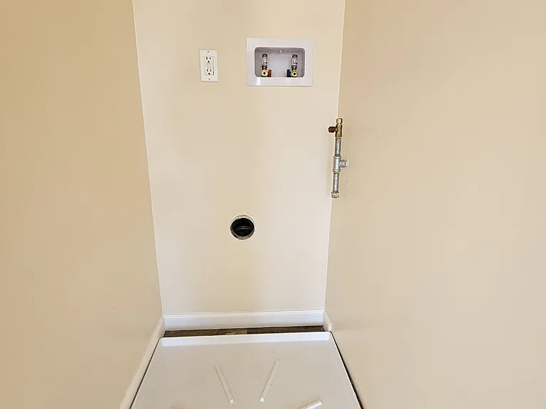 481 Van Dyke Ave #1 — Photo 23