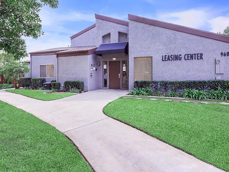 Heritage Park Alta Loma 55+ — Photo 6