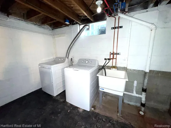 1412 Fielding St, Ferndale, MI 48220