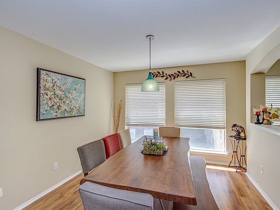 4th image of 1007 Woodview Dr
