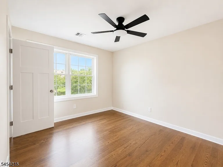 81 Ellen St #2 — Photo 11