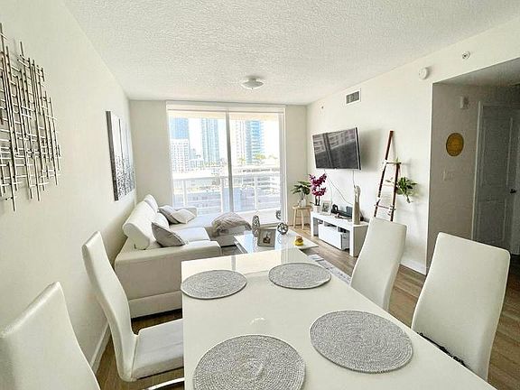 4th image of 601 NE 23rd St APT 1207