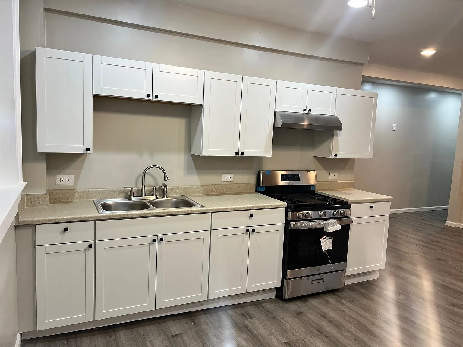 1 bed, 700 sqft, $1,100 — Photo 3