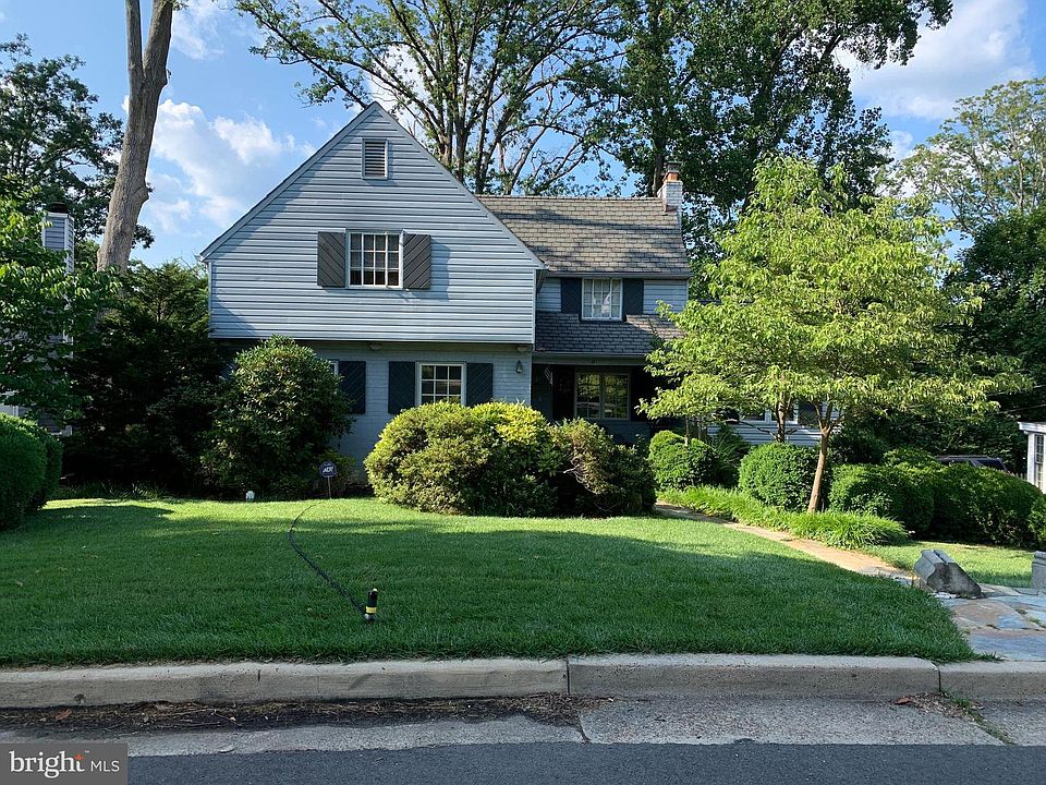 1st image of 811 Crescent Dr