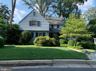 811 Crescent Dr, Alexandria, VA 22302