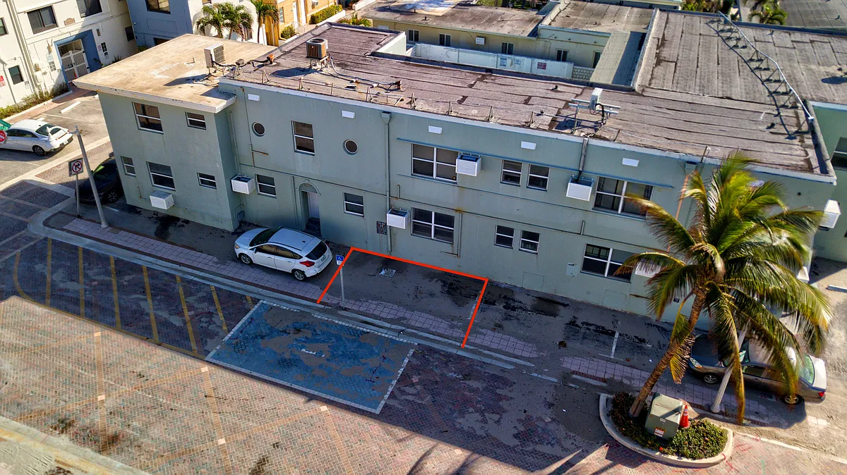 Building Photo - 1901 N Surf Rd