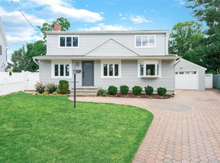 10 Garden Court, North Hempstead, NY 11514