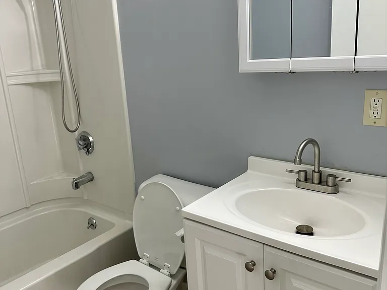 549 Pine St #17 — Photo 11