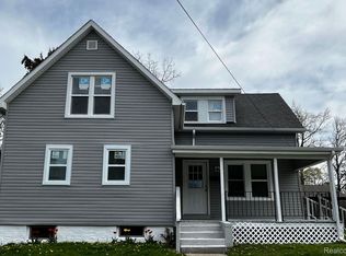 417 E Hunt St, Adrian, MI 49221