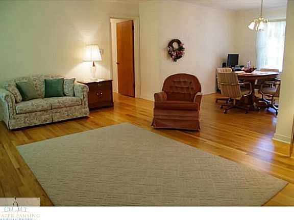 4th image of 409 E Durand St