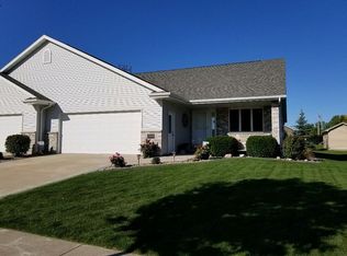 1208 Lavender Ln, Appleton, WI 54915