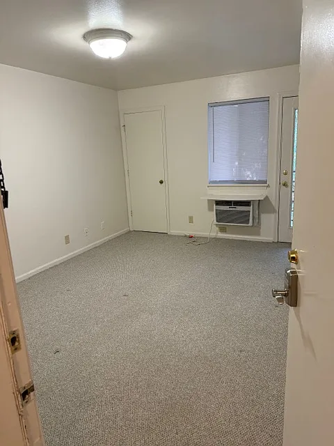 Building Photo - 1712 Jefferson Park Ave #15