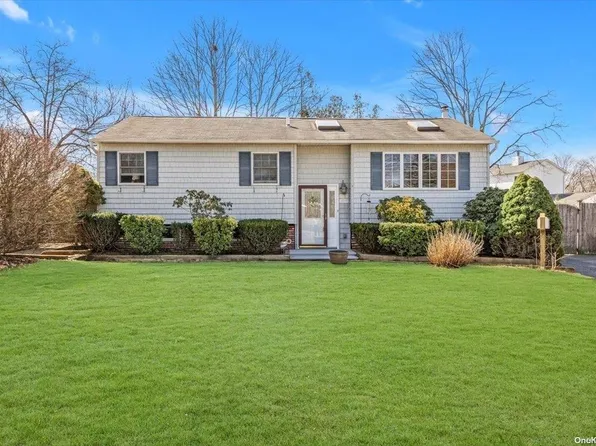 2502 Knickerbocker Avenue, Medford, NY 11763