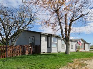 310 N Manuel Ln, Zillah, WA 98953