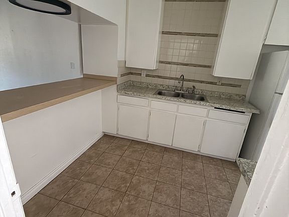 3rd image of 4607 Plaza Ln APT D