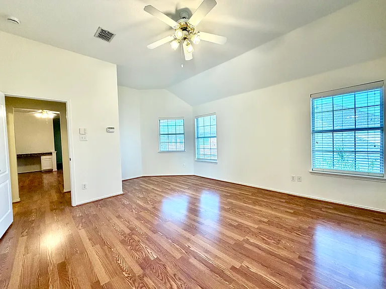 516 Hawken Dr — Photo 18