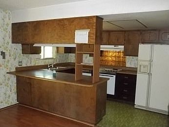 2nd image of 142 Stanley Ct