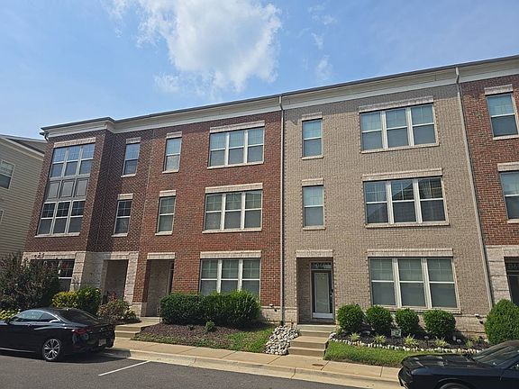 2nd image of 10605 Eastland Cir